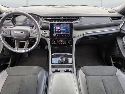 Used 2023 Jeep Grand Cherokee Altitude image 15