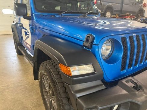 Used 2024 Jeep Wrangler Unlimited Sport AWD/4WD image 2