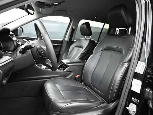 Used 2023 Jeep Grand Cherokee Limited AWD/4WD image 4