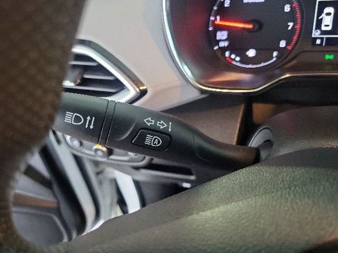 Used 2023 Chevrolet TrailBlazer LT FWD image 36