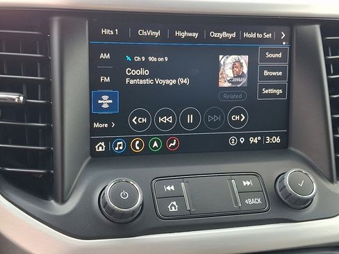 Used 2023 GMC Acadia SLE w/ Driver Convenience Package image 17