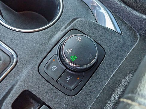 Used 2023 Chevrolet Traverse LT image 26