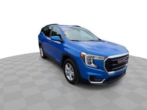 Used 2024 GMC Terrain SLE w/ Driver Convenience Package FWD image 4