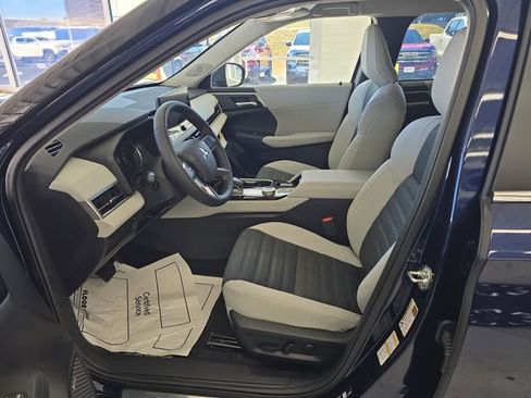 New 2026 Mitsubishi Outlander SE image 13