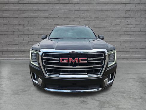 Used 2021 GMC Yukon XL SLT w/ Rear Media and Nav Package AWD/4WD image 2