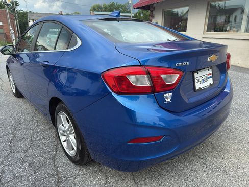 Used 2018 Chevrolet Cruze LT FWD image 3