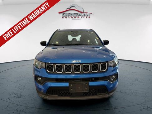 Used 2024 Jeep Compass Latitude AWD/4WD image 3
