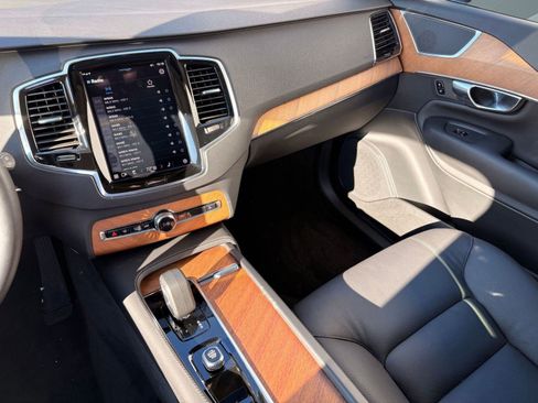 Certified 2025 Volvo XC90 B6 Plus image 23