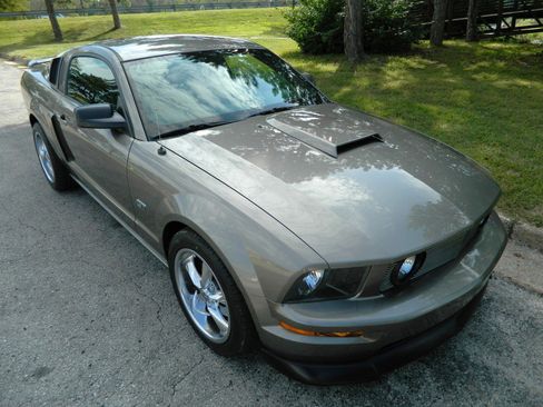 Used 2005 Ford Mustang GT Premium image 3