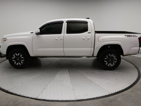 Certified 2018 Toyota Tacoma SR image 12