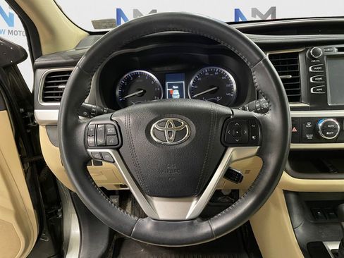 Used 2016 Toyota Highlander XLE AWD/4WD image 12