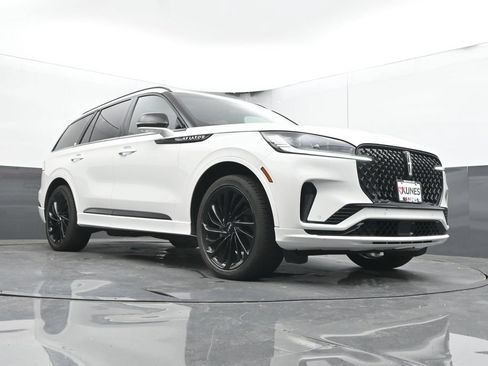Used 2025 Lincoln Aviator Reserve w/ Luxury Package AWD/4WD image 43