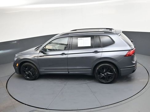 Used 2024 Volkswagen Tiguan SE R-Line image 31