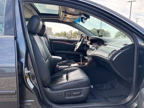 Used 2010 Toyota Avalon Limited image 19