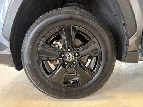 Used 2021 Toyota RAV4 LE AWD/4WD image 13