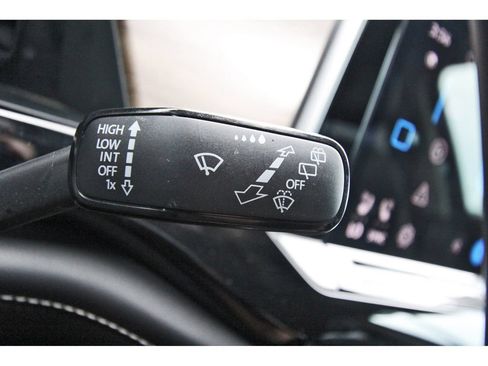Used 2024 Volkswagen Atlas SE FWD image 18