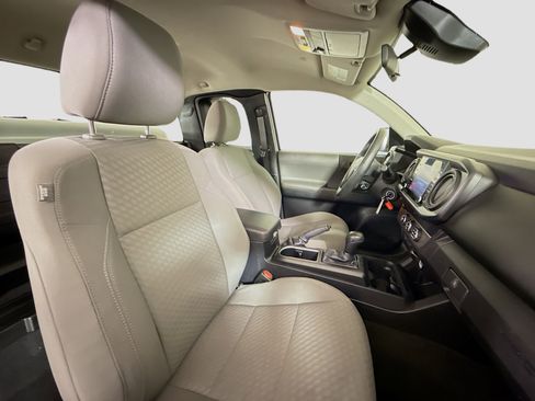 Used 2020 Toyota Tacoma SR image 28