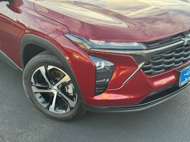 Used 2024 Chevrolet Trax RS w/ Driver Confidence Package FWD image 3