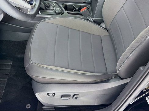 Used 2023 Volkswagen Taos SE w/ Panoramic Sunroof Package AWD/4WD image 18