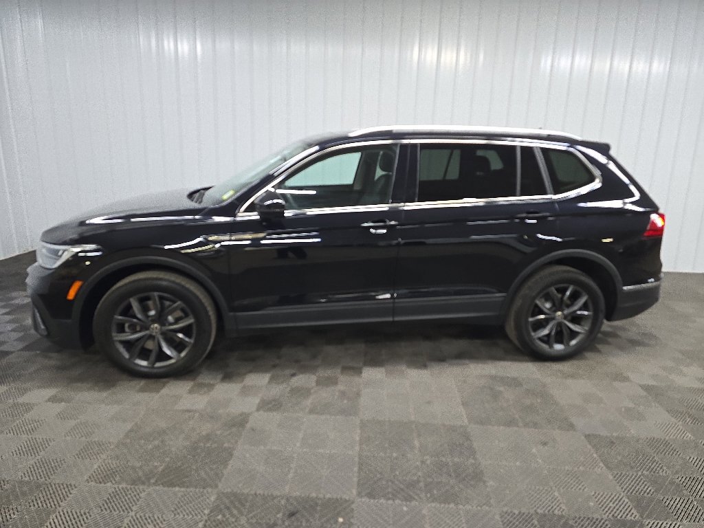 Used 2022 Volkswagen Tiguan SE w/ Panoramic Sunroof Package AWD/4WD image 5