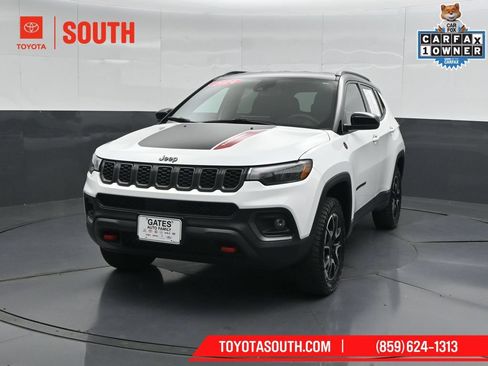 Used 2024 Jeep Compass Trailhawk AWD/4WD image 5
