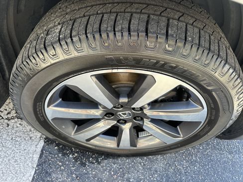 Used 2023 Honda Pilot Elite image 6