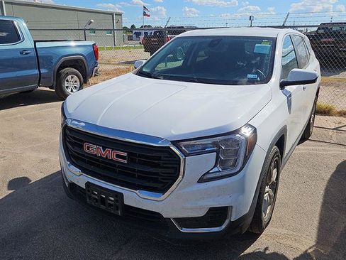 Used 2024 GMC Terrain SLE FWD image 1