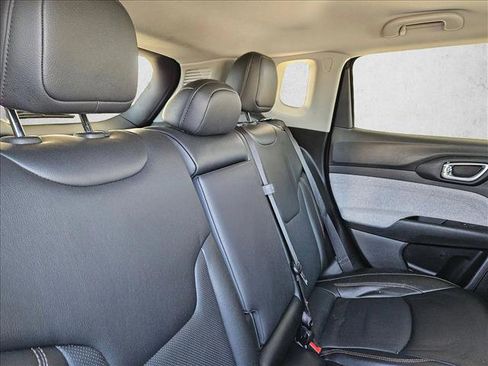 Used 2022 Jeep Compass Latitude image 22