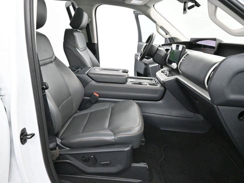 Used 2025 Ford Expedition Active AWD/4WD image 34