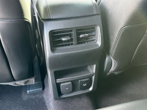 Used 2020 Ford Edge ST image 24