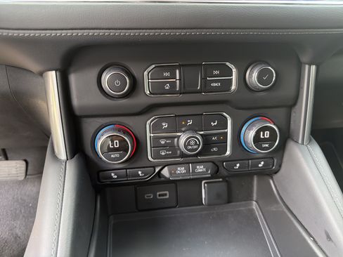 Used 2022 Chevrolet Tahoe LT w/ LT Signature Plus Package AWD/4WD image 31