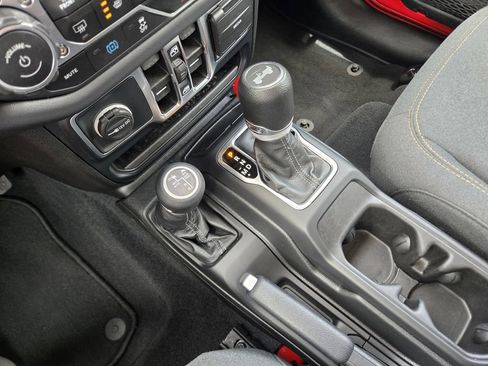 Used 2024 Jeep Wrangler Unlimited Sahara AWD/4WD image 26