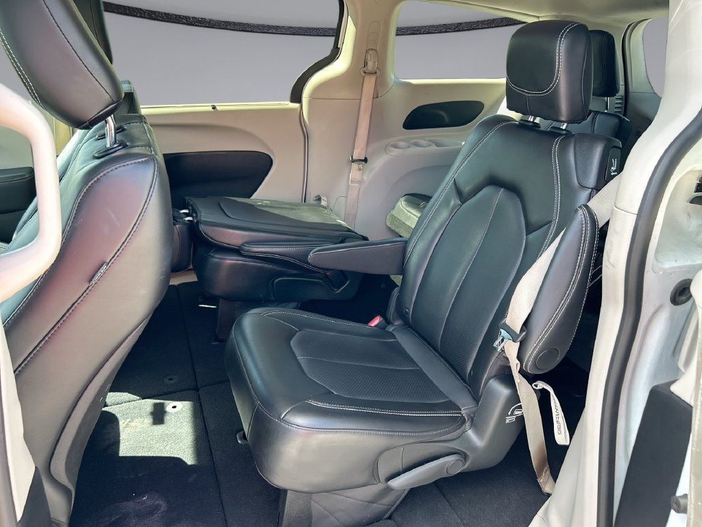 Used 2024 Chrysler Pacifica Touring-L FWD image 29