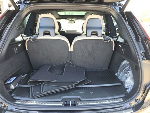 New 2026 Volvo XC90 T8 Ultra w/ Protection Package Premier AWD/4WD image 18