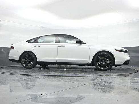 Used 2025 Honda Accord Sport image 39