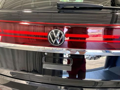 Used 2024 Volkswagen Atlas Cross Sport SE AWD/4WD image 28