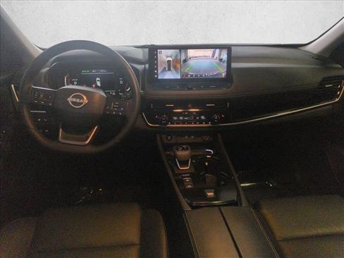 Used 2025 Nissan Rogue SL w/ Tech Package FWD image 18
