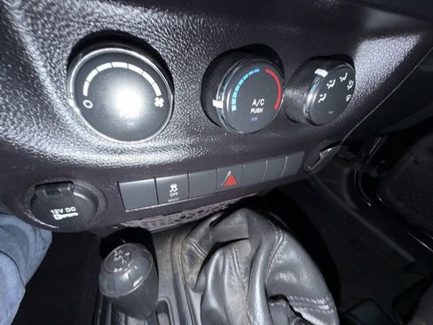 Used 2018 Jeep Wrangler Sport AWD/4WD image 22