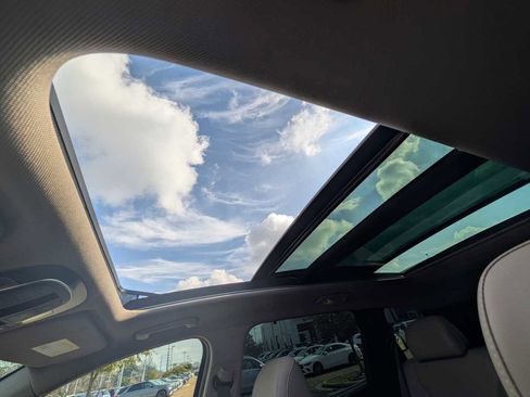 Used 2023 Hyundai Santa Fe SEL w/ Premium Package image 18