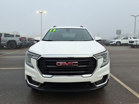 Certified 2023 GMC Terrain SLE w/ Driver Convenience Package image 2