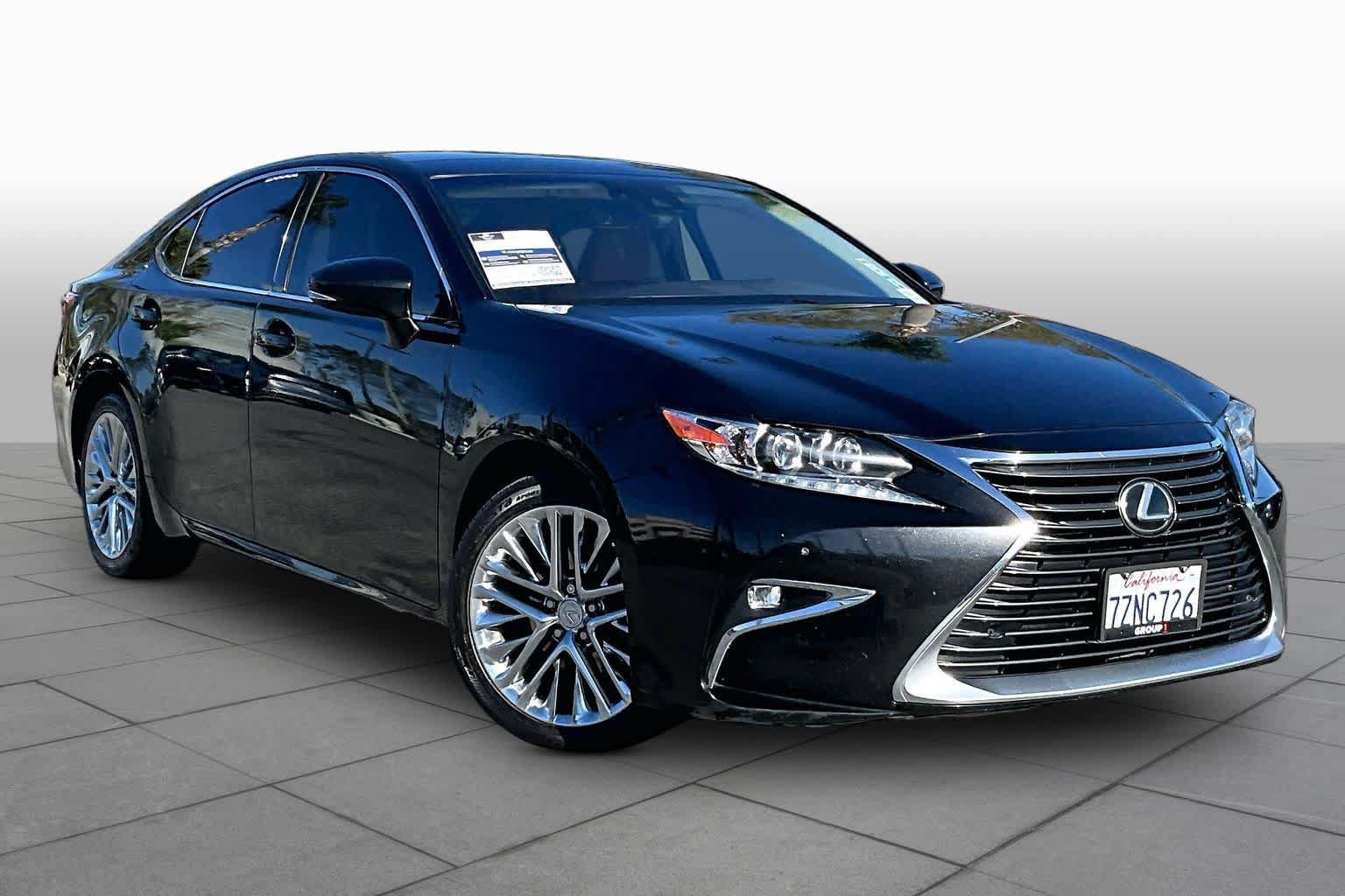 Used 2017 Lexus ES 350 w/ Luxury Package FWD image 2