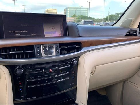 Used 2020 Lexus LX 570 4WD w/ Luxury Package image 35