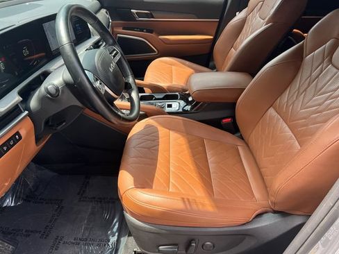 Used 2025 Kia Telluride AWD image 11