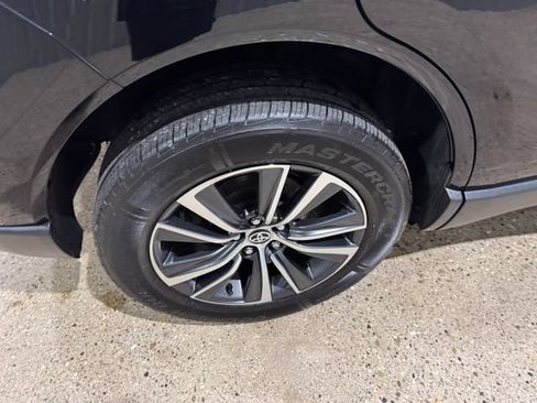 Used 2021 Toyota Venza LE w/ Carpet Mat Package (TMS) AWD/4WD image 28