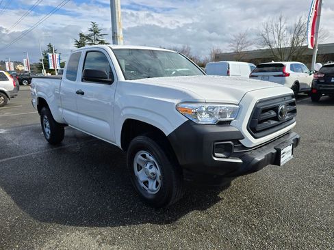 Used 2022 Toyota Tacoma SR image 3
