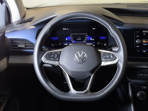 Used 2023 Volkswagen Taos SE w/ Panoramic Sunroof Package AWD/4WD image 17