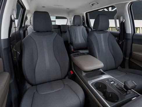 New 2026 Kia Carnival LX image 15
