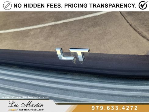 Used 2025 Chevrolet Suburban LT RWD image 5