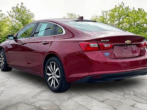 Used 2018 Chevrolet Malibu LT w/ Driver Confidence Package FWD image 4