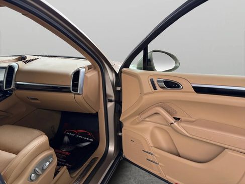 Used 2016 Porsche Cayenne AWD/4WD image 19